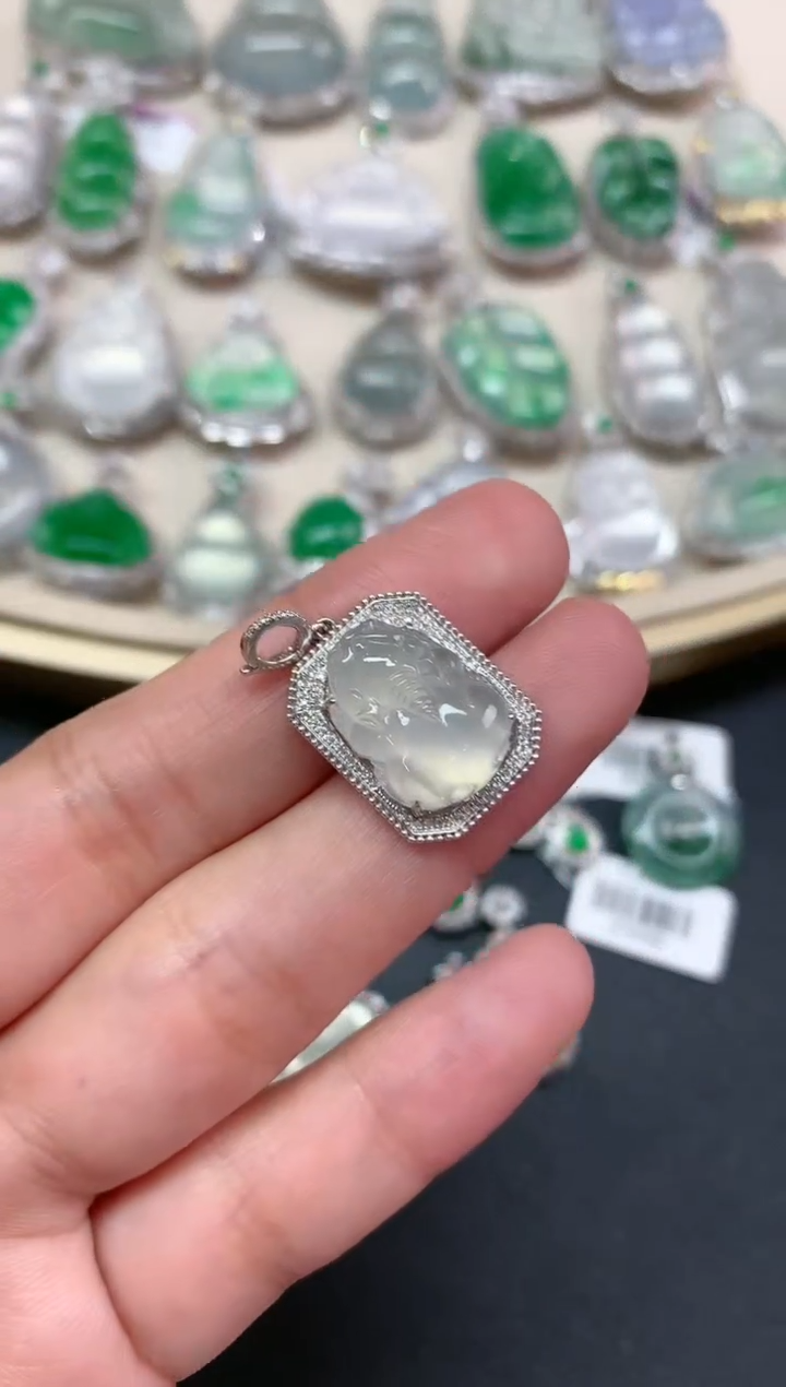 【闪购商品】翡翠吊坠(不含链)18K金镶嵌W196|3980