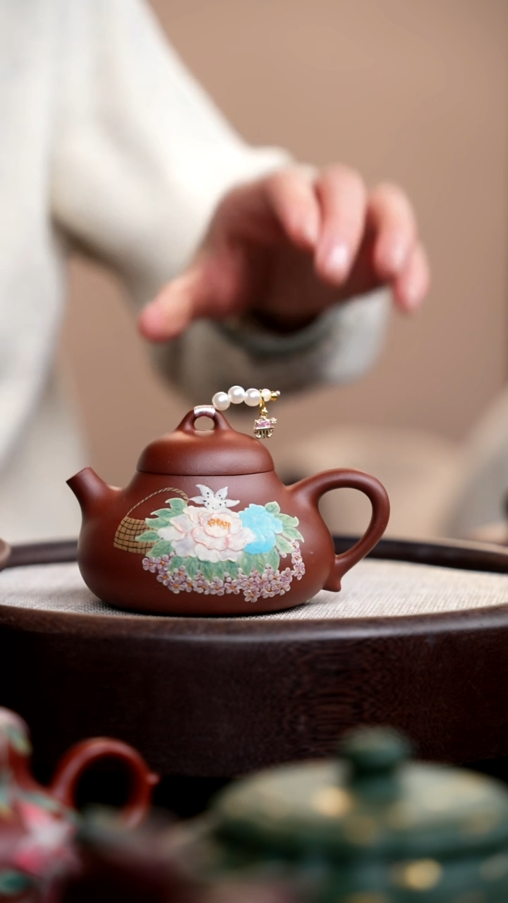 茶壶紫砂底槽清文旦泥绘花篮