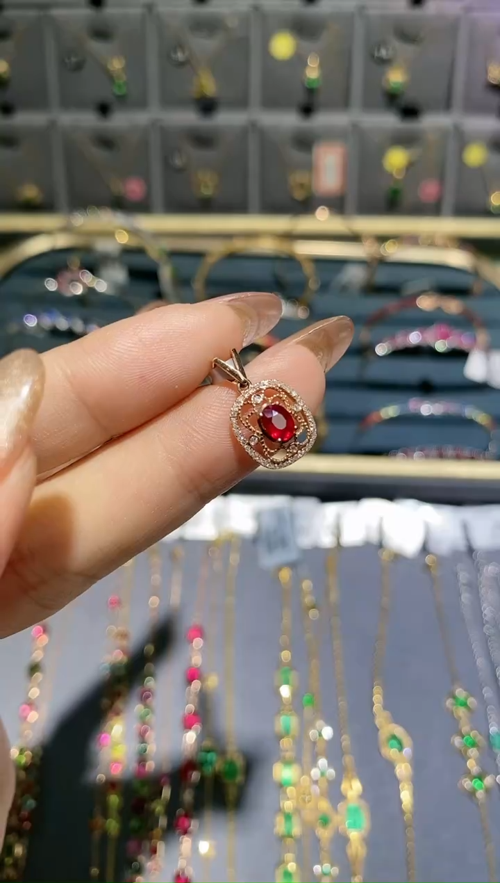 【闪购商品】红宝石颈饰18K金镶嵌吊坠