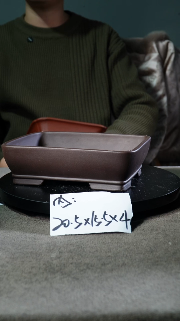 A宜兴紫砂小花盆