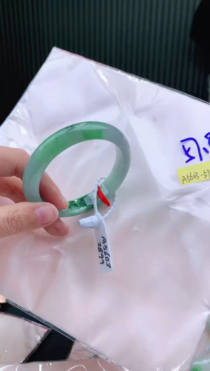 未镶嵌手镯翡翠57+