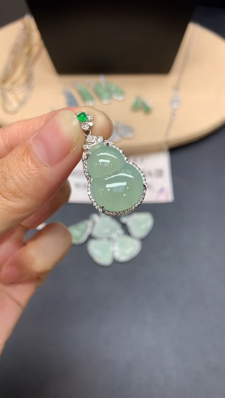 【闪购商品】翡翠吊坠(不含链)银S925镶嵌葫芦【多样性发其一】