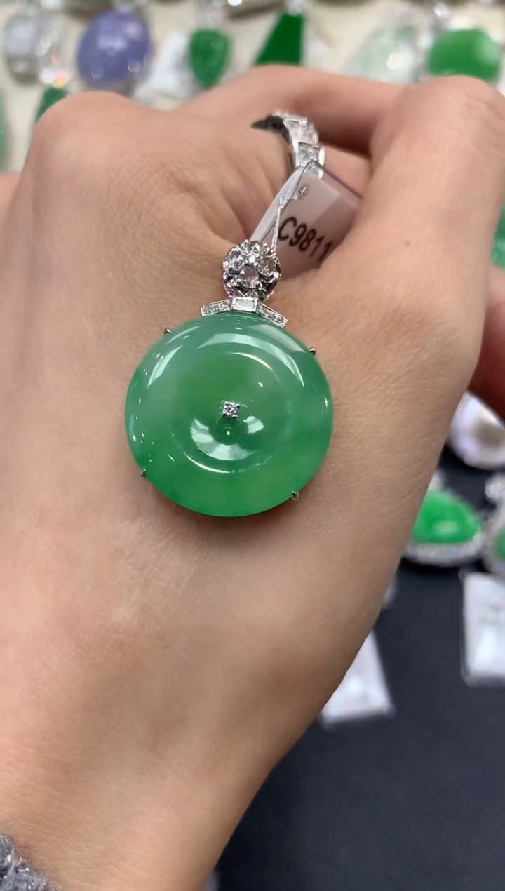 【闪购商品】翡翠吊坠(不含链)18K金镶嵌q35      