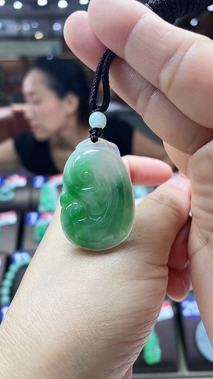 颈饰未镶嵌翡翠如意