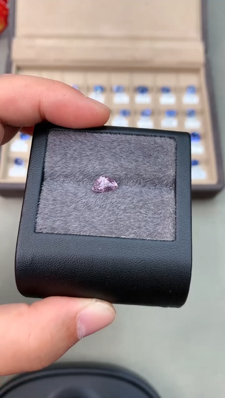 【闪购商品】定制尖晶石裸石未镶嵌1.72ct 三角型 暖色调