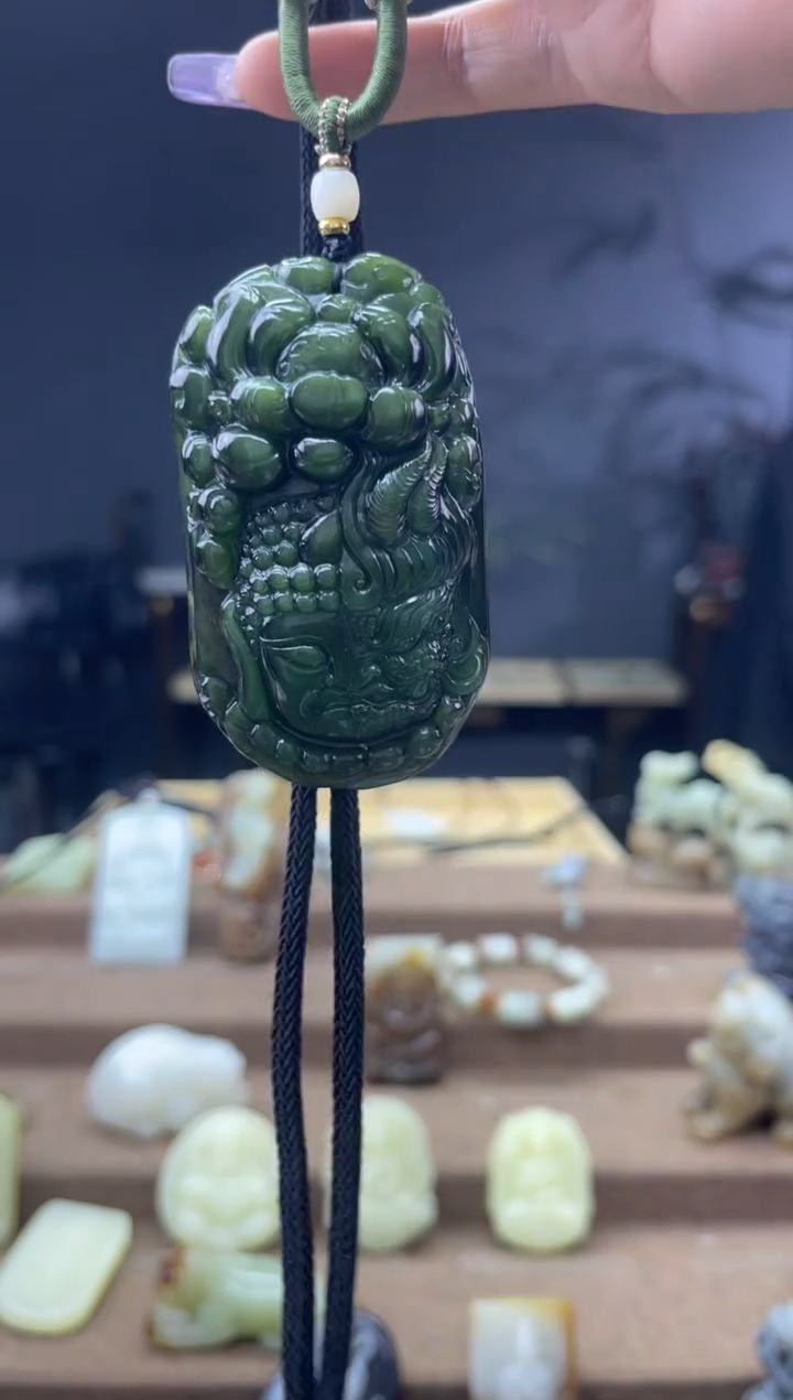 颈饰未镶嵌和田玉1