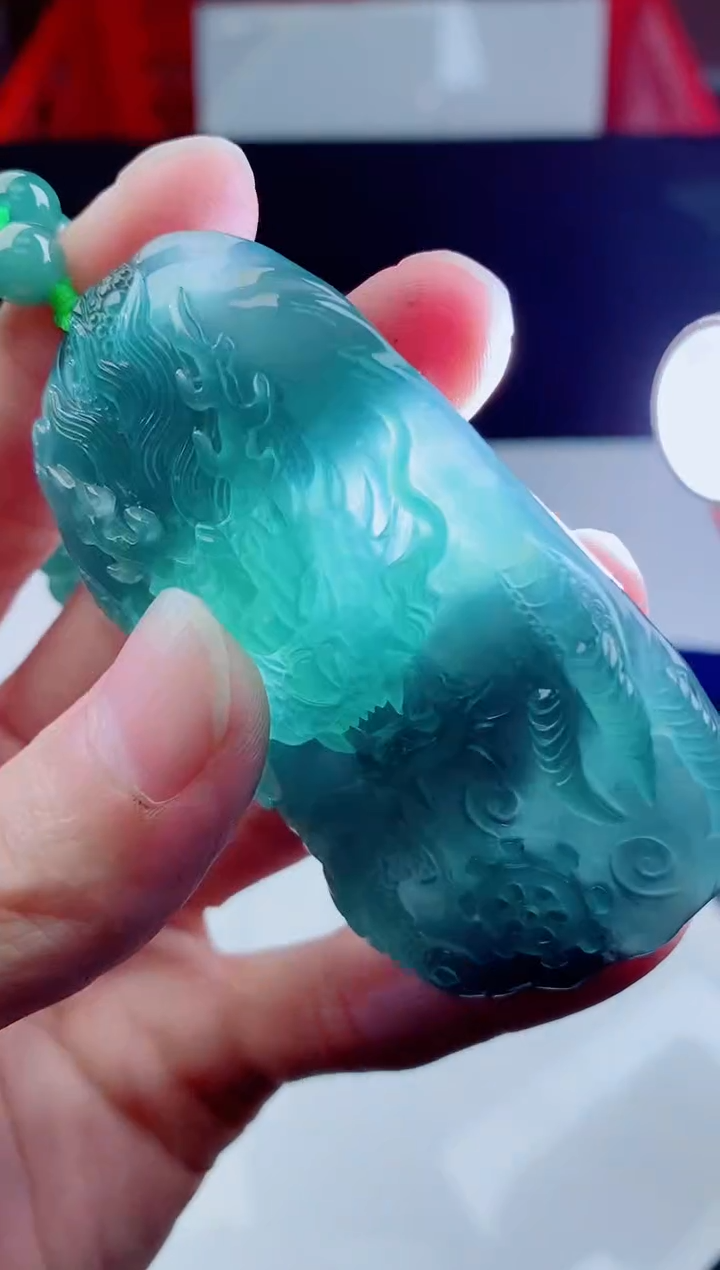 颈饰未镶嵌翡翠  