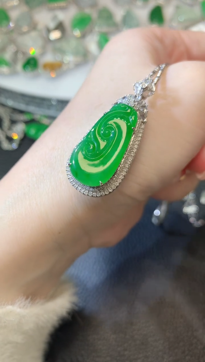 【闪购商品】翡翠吊坠(不含链)18K金镶嵌A36