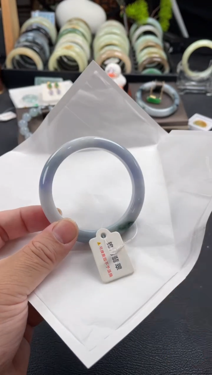 【闪购商品】翡翠手镯未镶嵌57正圈 有纹裂