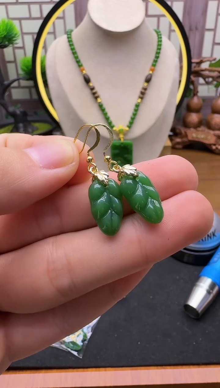 14K金镶嵌和田玉耳饰E112       