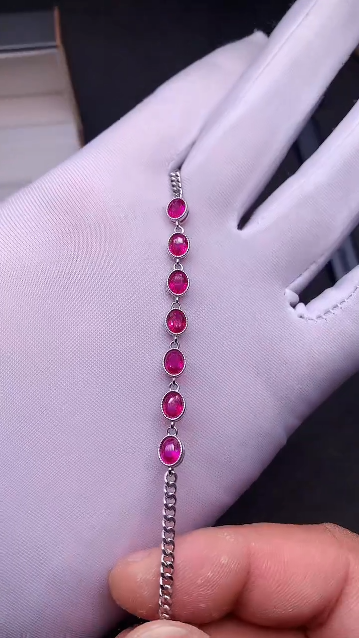 【闪购商品】红宝石手链银S925镶嵌........