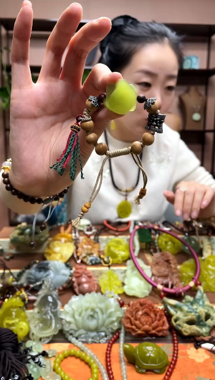 未镶嵌岫玉吊坠·