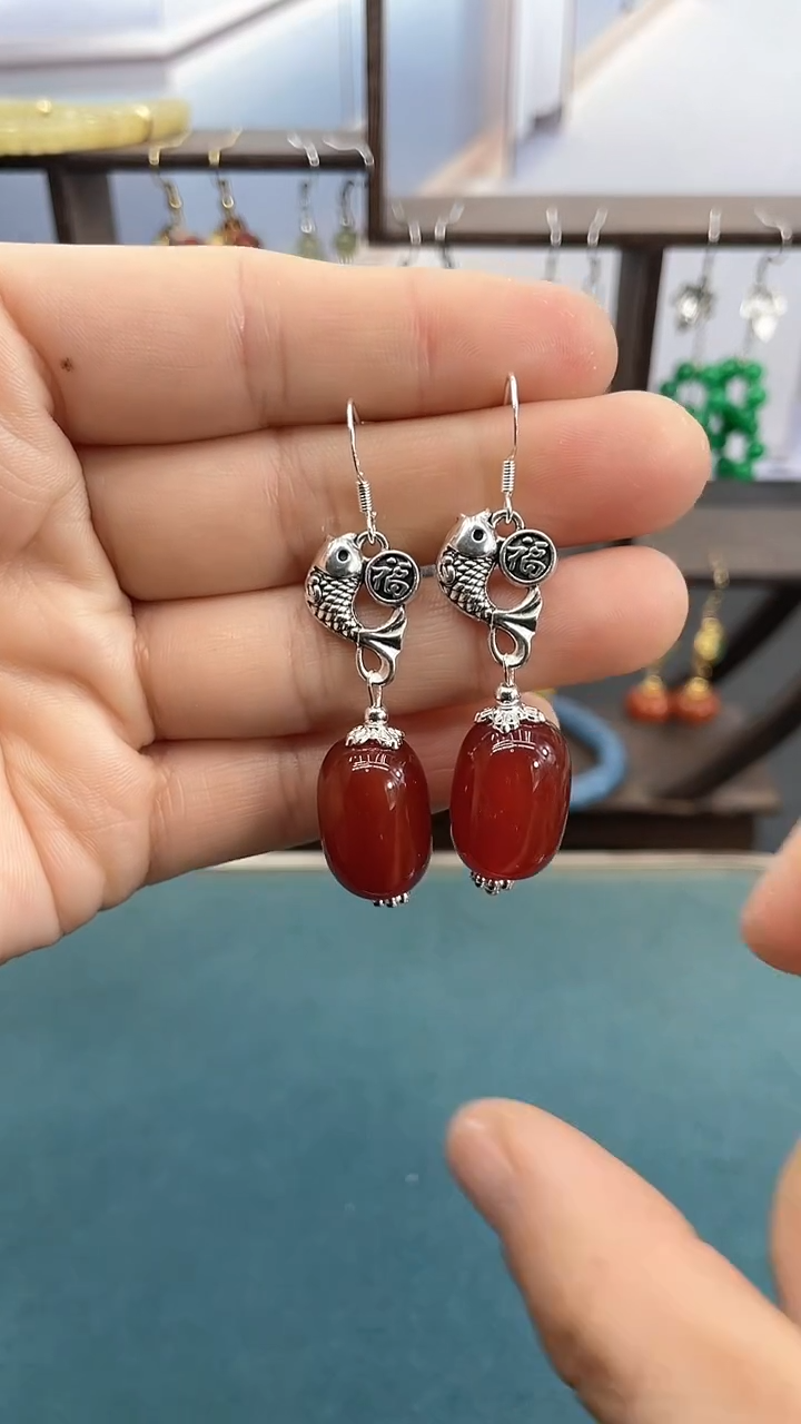 银S925镶嵌南红玛瑙耳饰红枣珠小鱼