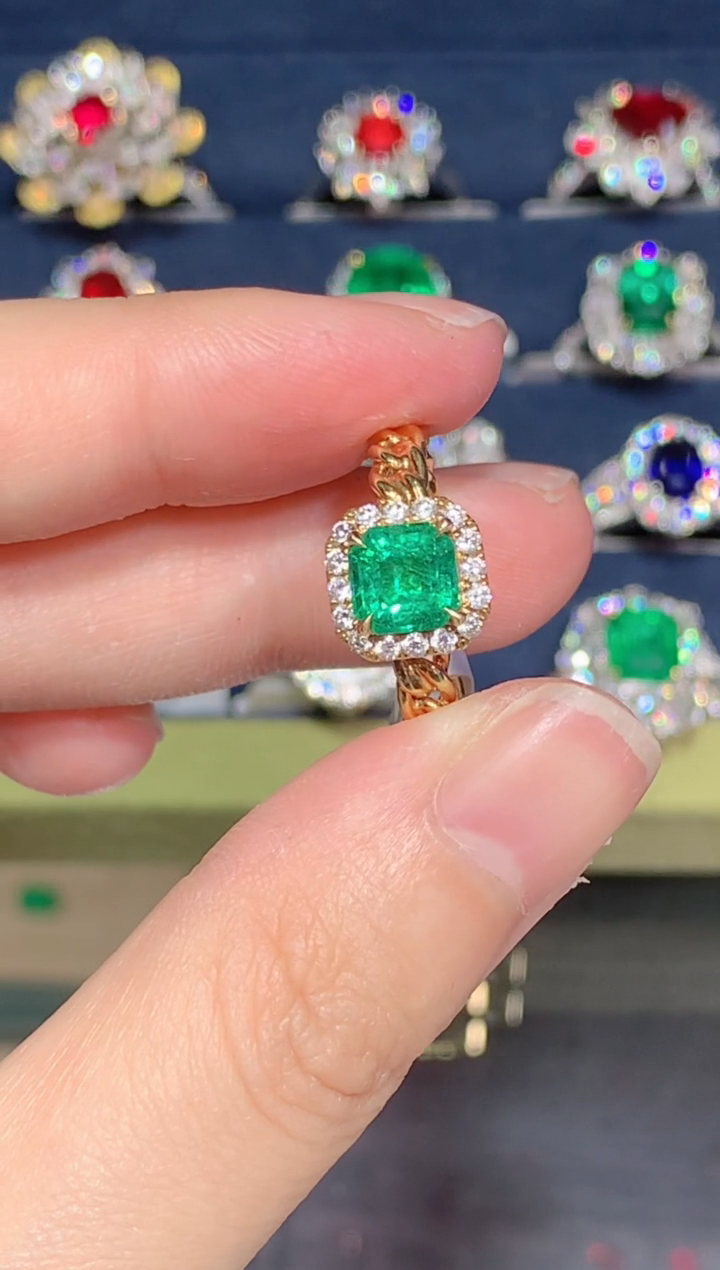 【闪购商品】祖母绿戒指18K金镶嵌1.08CT  