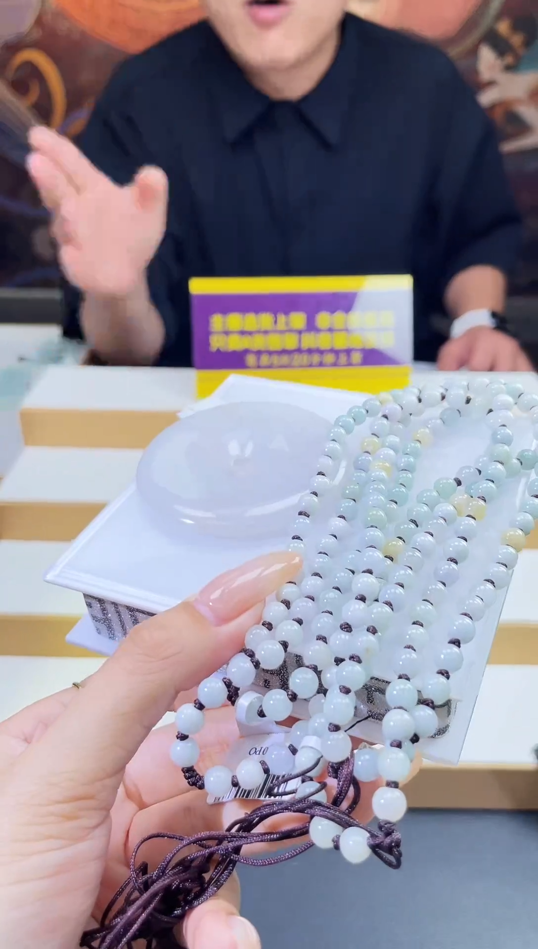 翡翠未镶嵌颈饰多样性发其一