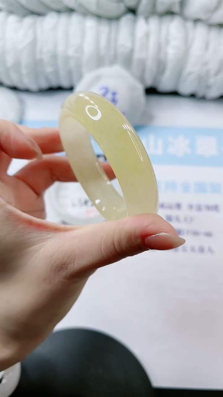 【闪购商品】石英质玉手镯未镶嵌多样性发货L343