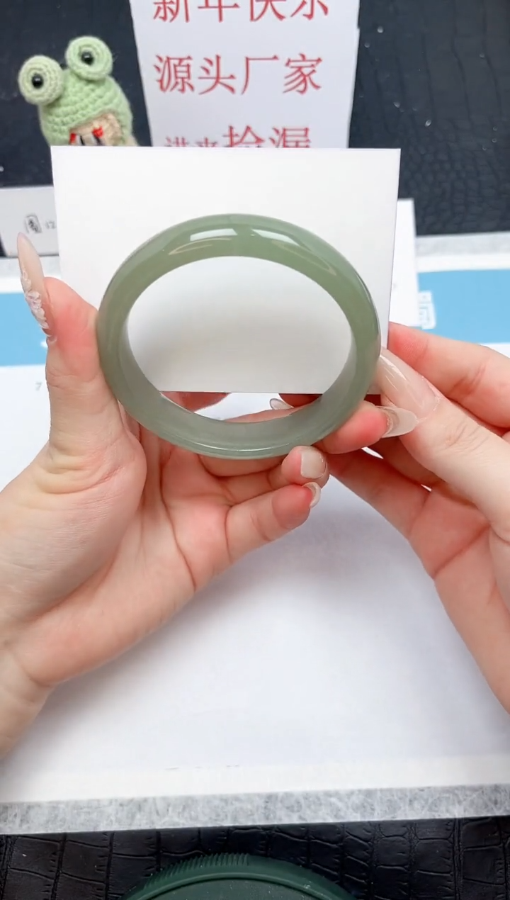 【闪购商品】石英质玉手镯未镶嵌97-57.6