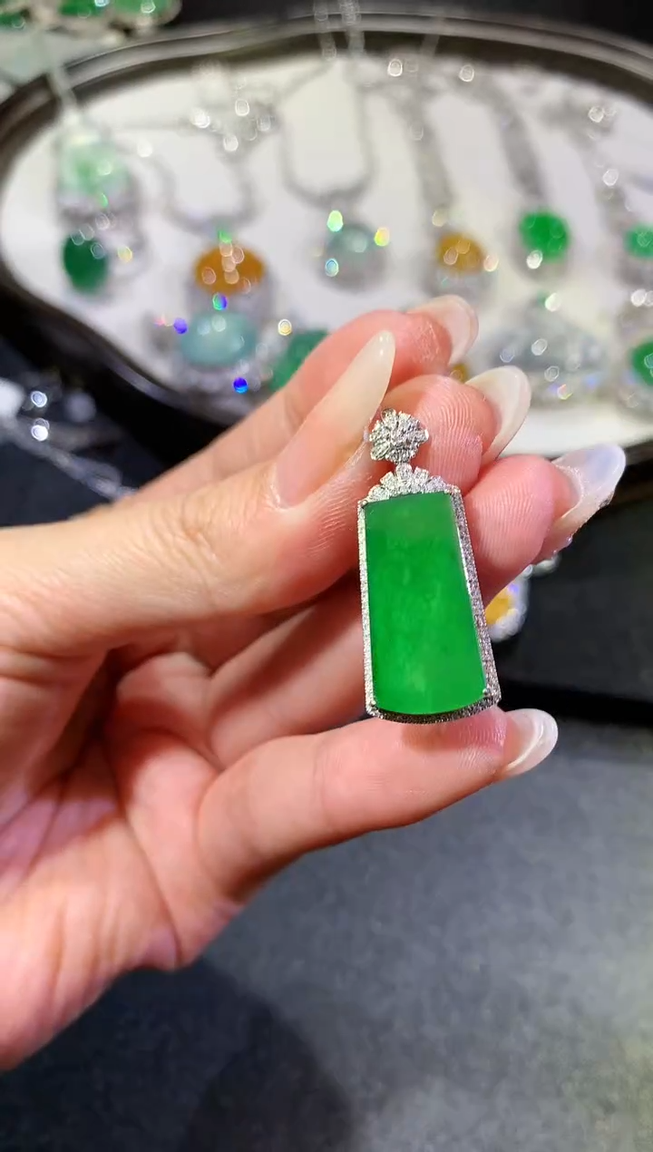 【闪购商品】翡翠吊坠(不含链)18K金镶嵌174（无鉴赏