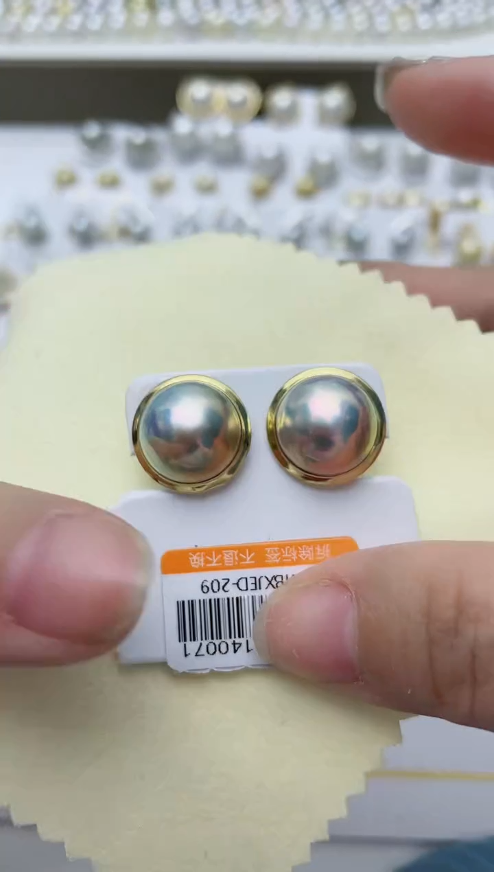 【闪购商品】拼合珍珠（马贝珠）耳饰18K金镶嵌A19