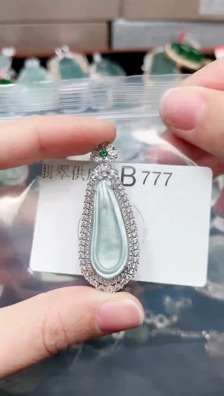 【闪购商品】翡翠颈饰未镶嵌777赠皮绳