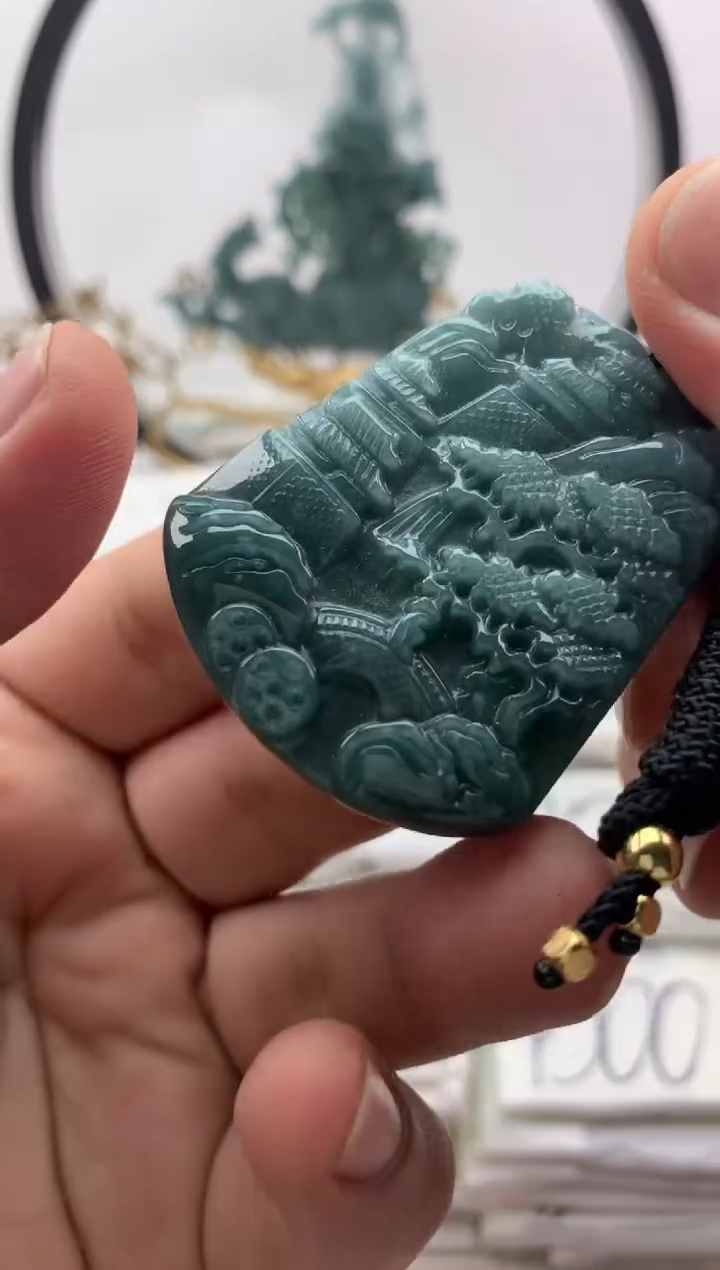 翡翠未镶嵌颈饰山水牌【品质一般介意慎拍】