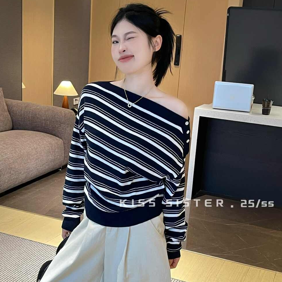 爆款时髦小性感韩系一字肩针织衫温柔露肩设计感长袖纽扣软糯上衣