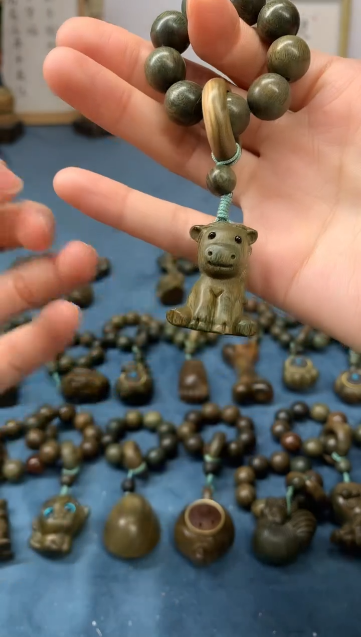 【闪购商品】维腊木（绿檀）把件小马 盘玩件