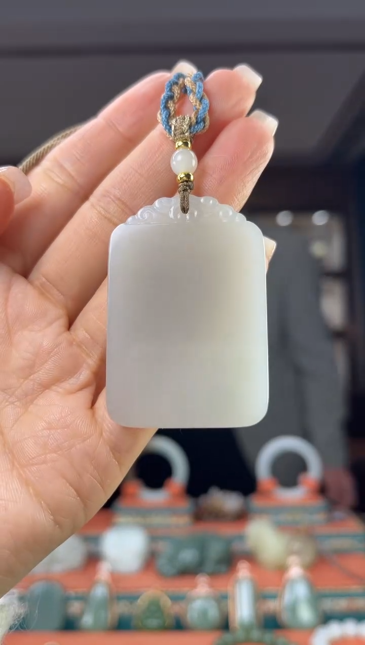 颈饰未镶嵌和田玉佩佩