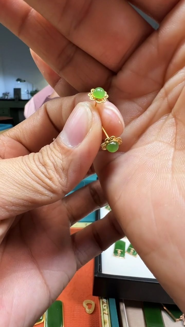 【闪购商品】和田玉耳钉18K金镶嵌和田玉耳钉多样性发货拍一发一