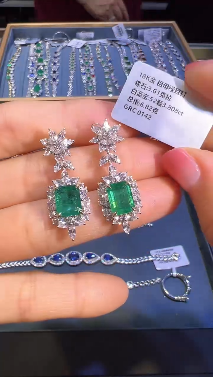 【闪购商品】祖母绿耳钉18K金镶嵌耳钉