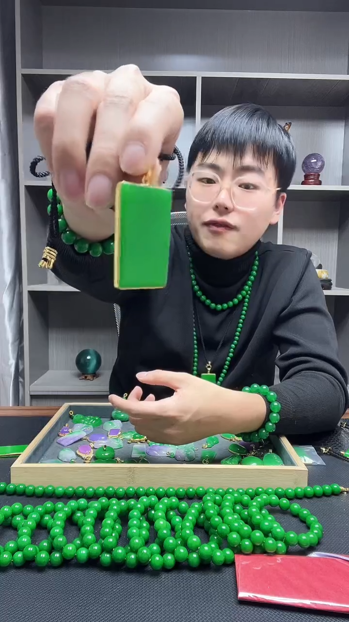 吊坠(赠链)未镶嵌翡翠吊坠