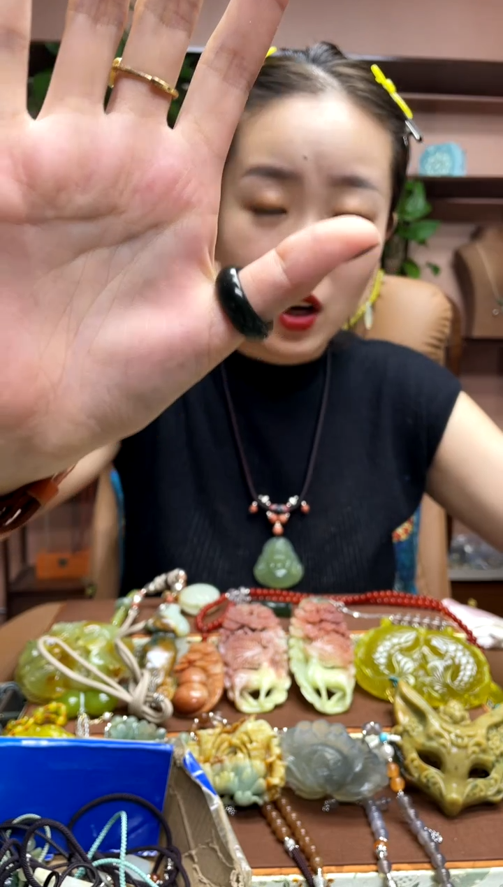 未镶嵌岫玉吊坠多样性发货发其中之一
