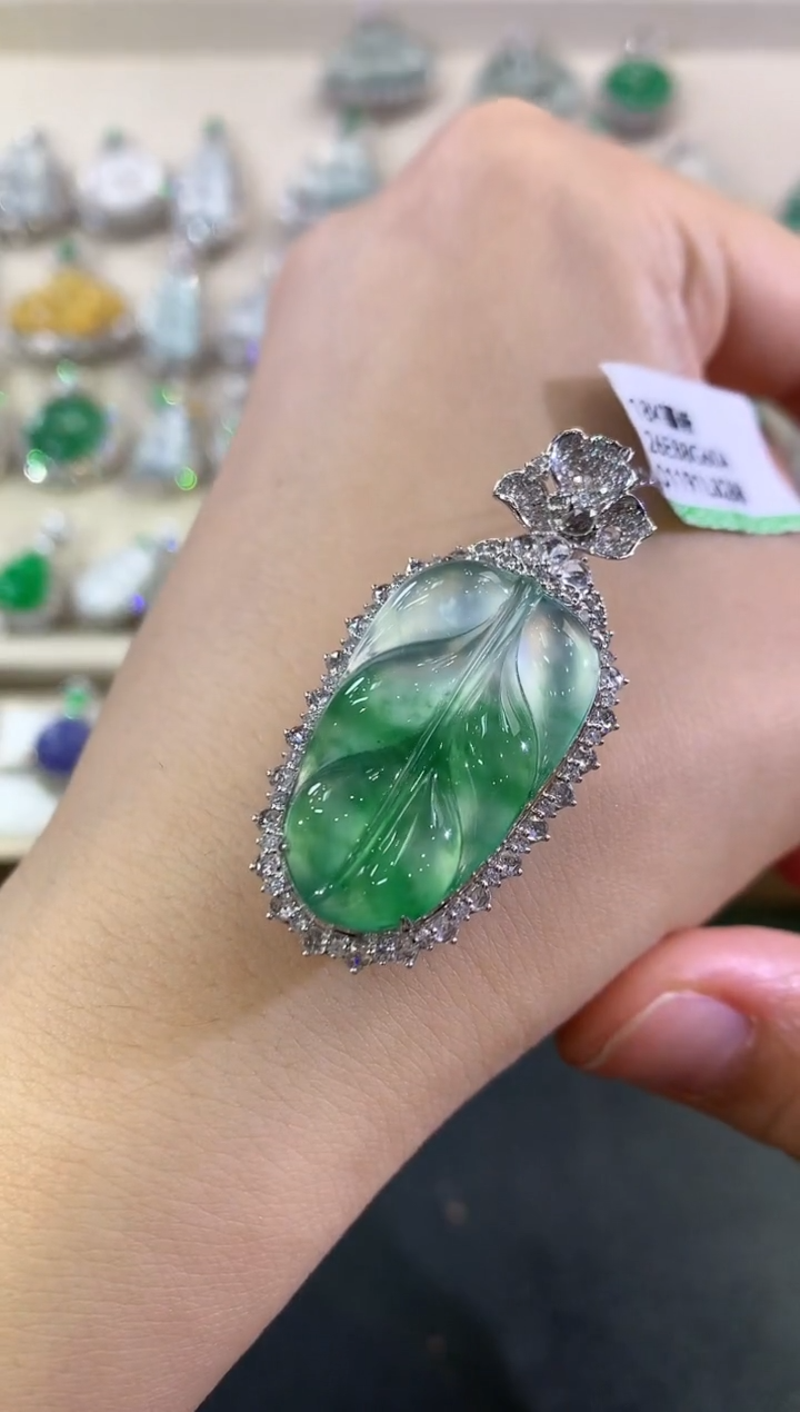 翡翠18K金镶嵌吊坠(不含链)V150    