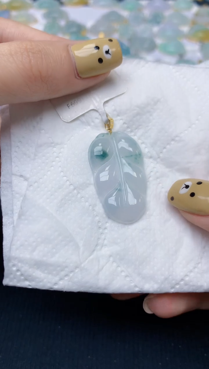 翡翠18K金镶嵌颈饰天然翡翠A货