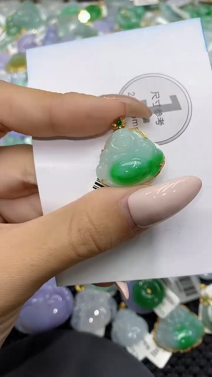 颈饰18K金镶嵌翡翠111111111111
