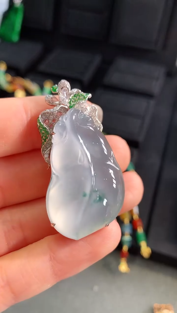 【闪购商品】翡翠吊坠(不含链)18K金镶嵌吊坠