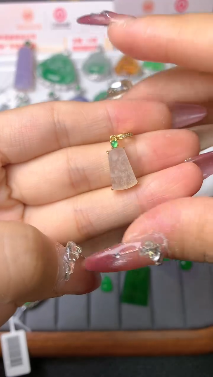 【闪购商品】翡翠颈饰足金镶嵌吊坠