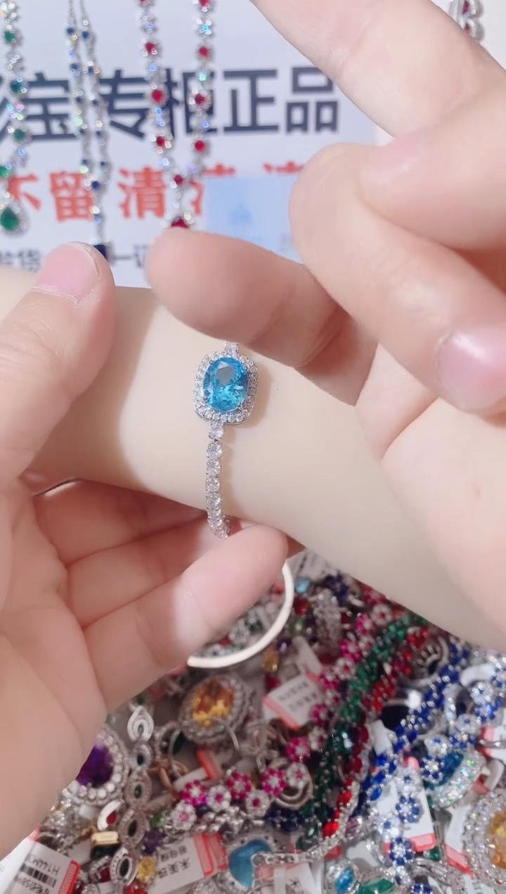 未镶嵌托帕石手链 
