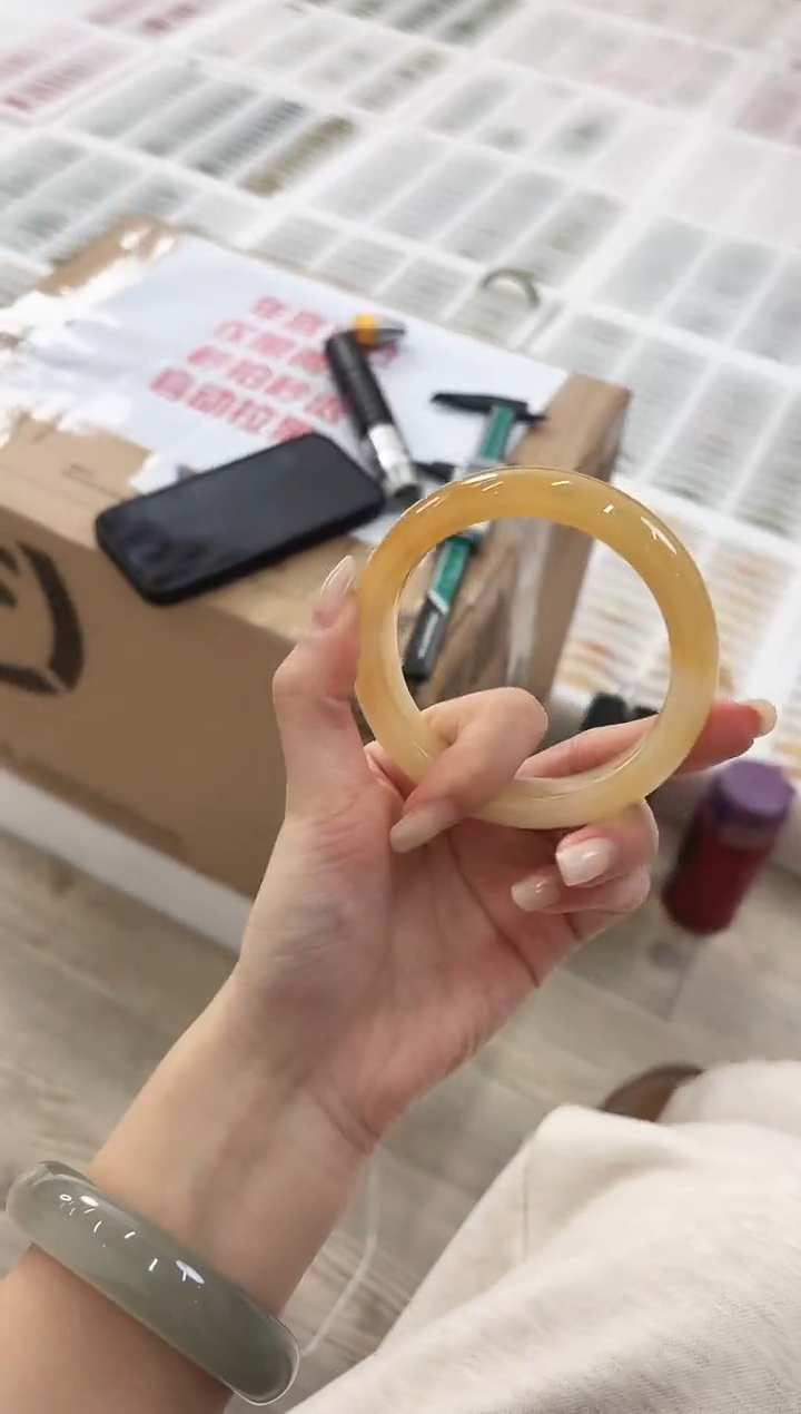 未镶嵌手镯石英质玉25-60HU