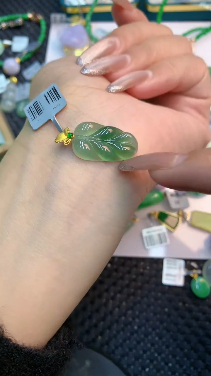 颈饰18K金镶嵌翡翠1