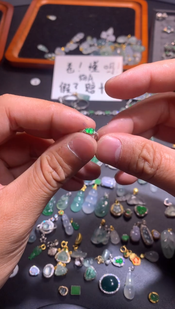 【闪购商品】翡翠吊坠(不含链)银S925镶嵌只有一个