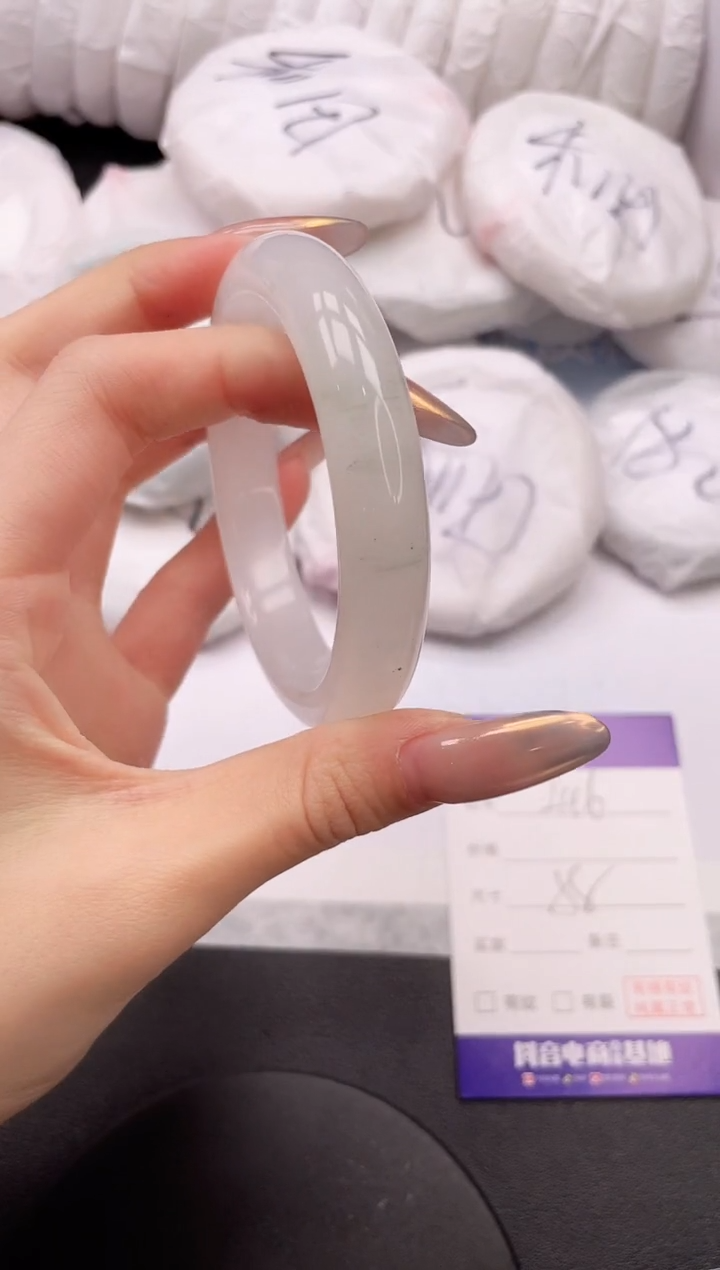 【闪购商品】石英质玉手镯未镶嵌30K416-57