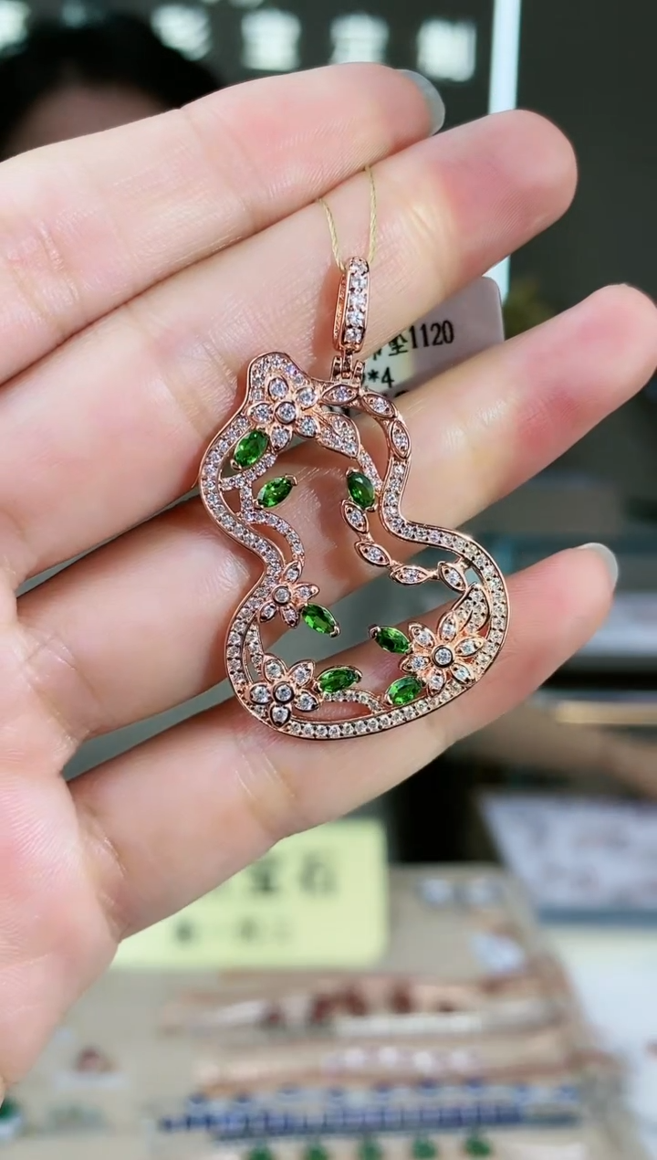 【闪购商品】透辉石颈饰银S925镶嵌颈饰