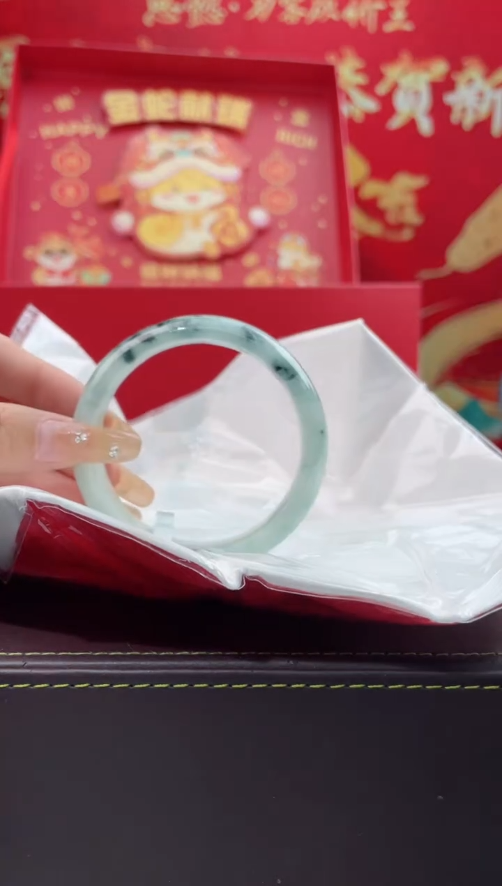 【闪购商品】翡翠手镯未镶嵌13翡翠手镯（微瑕）