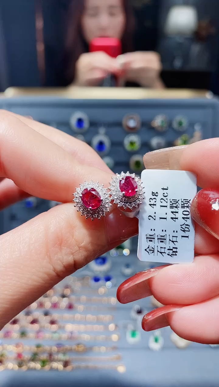 【闪购商品】红宝石耳饰18K金镶嵌1.12.