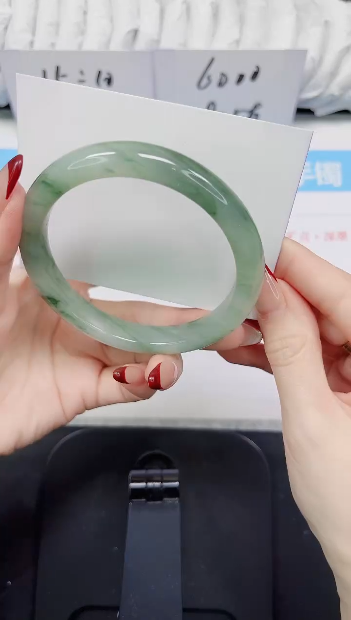 【闪购商品】石英质玉手镯未镶嵌60