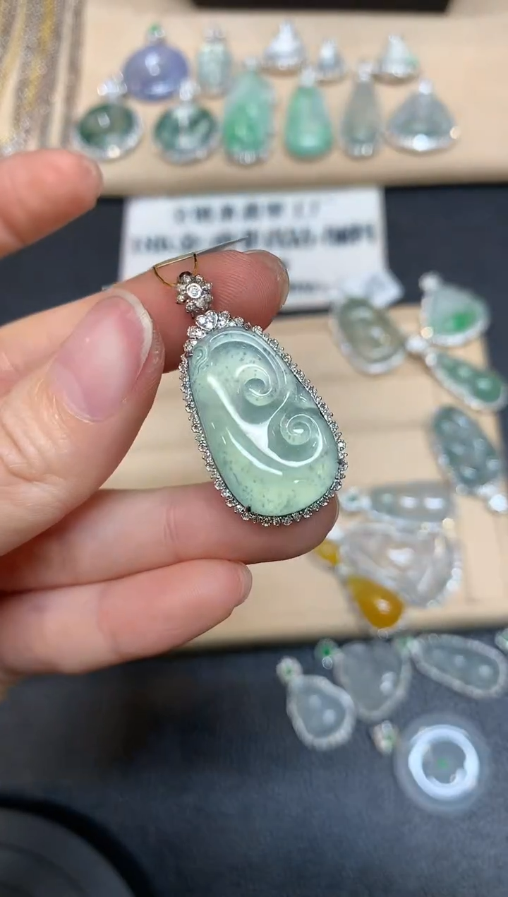 【闪购商品】翡翠颈饰18K金镶嵌如意【无服务费