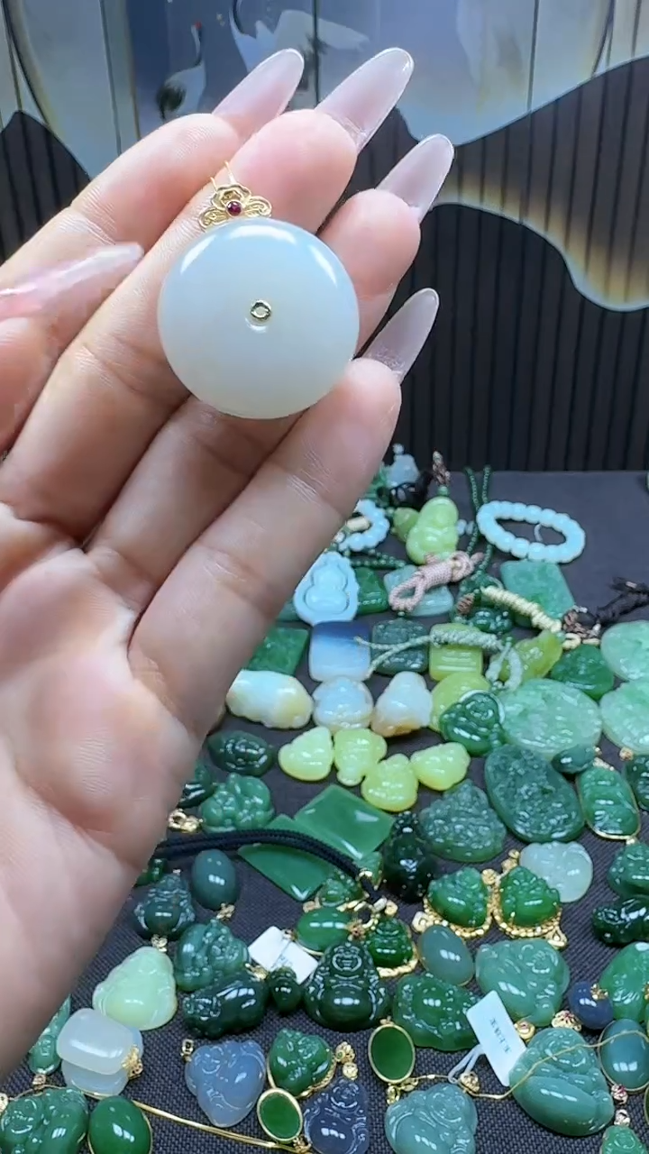 和田玉18K金镶嵌挂件1