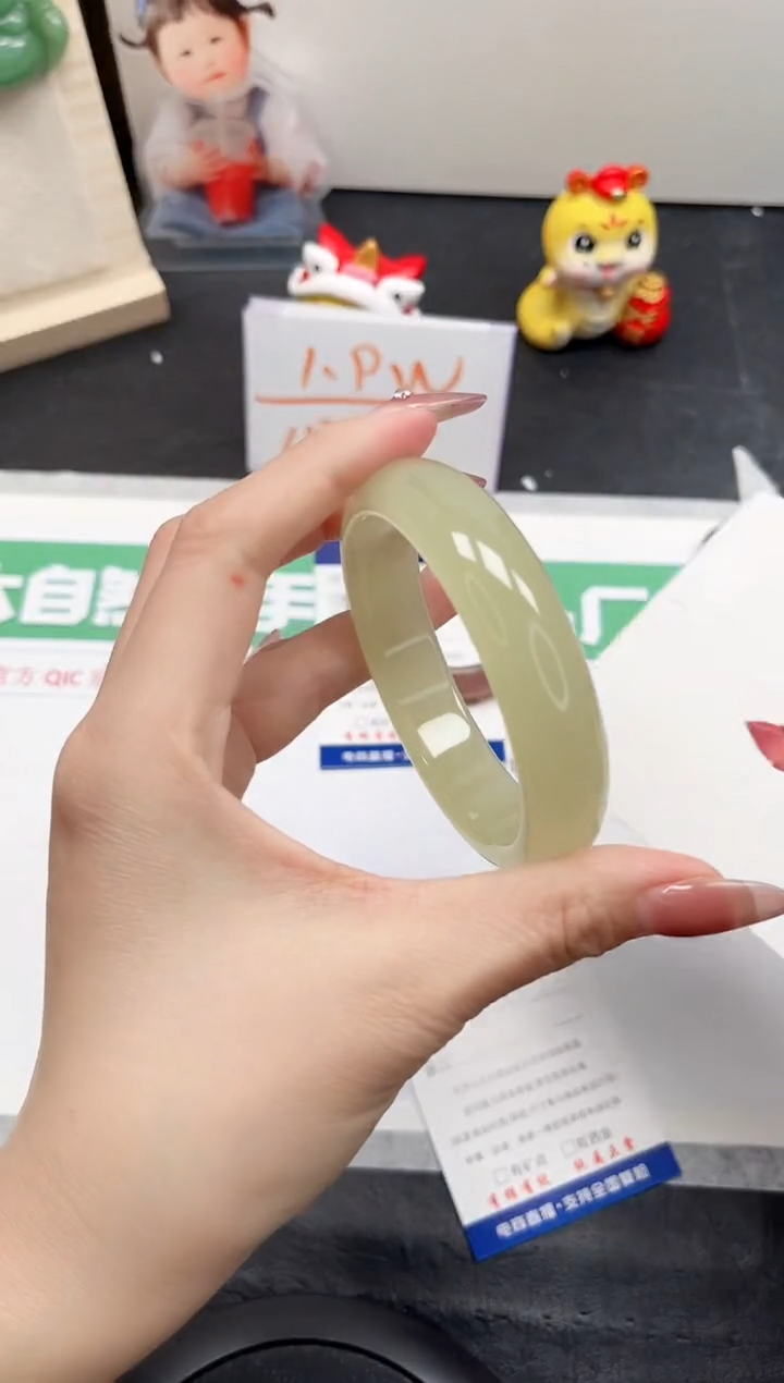 【闪购商品】石英质玉手镯未镶嵌369-60