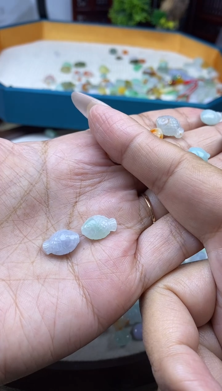 颈饰未镶嵌翡翠琴*翡翠